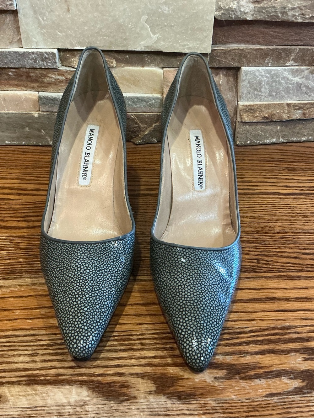 Manolo Blahnik Silver Stingray-Texture Pointed Toe Pumps - Picture 1 of 10